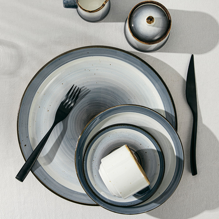 Royal Porcelain Dinner Plates (4)